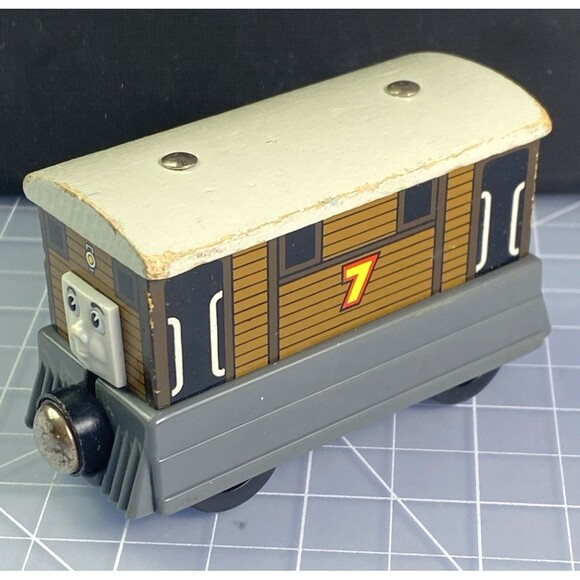 2003 "TOBY" Engine #4 Thomas & Friends Wooden Train Magnetic Coupler - Picture 4 of 5